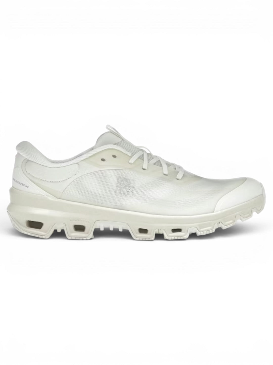 About running Cloudventure 2 LOEWE Eggshell